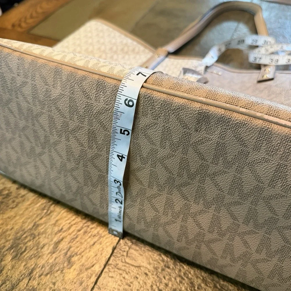 MICHAEL KORS Carter Signature Logo Beige White Cream Open Large Tote Bag $258 - Picture 8 of 10